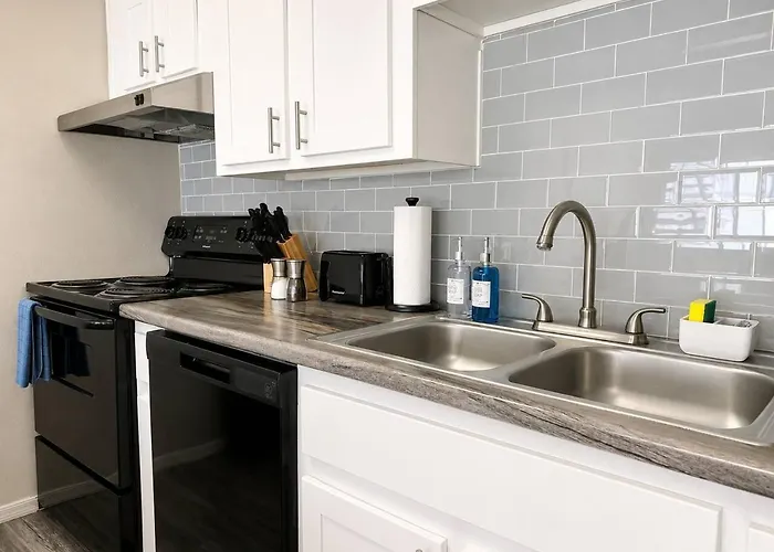 Modern & Stylish 1br Amenities Apartment