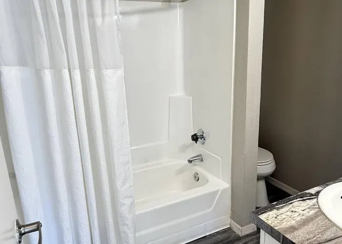 Modern & Stylish 1br Amenities Apartment